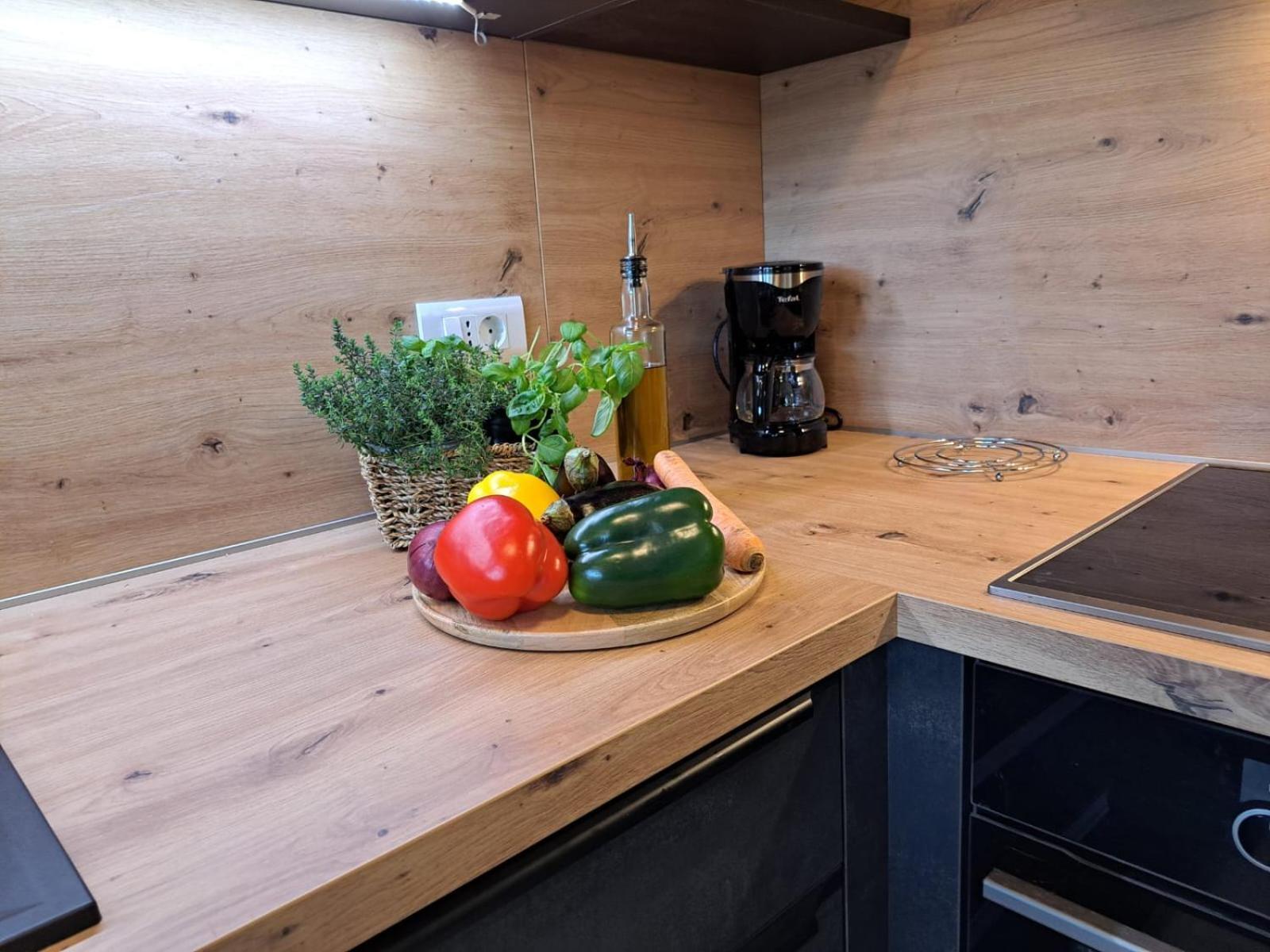 Modern 2-bedroom Near The Apartment Pula