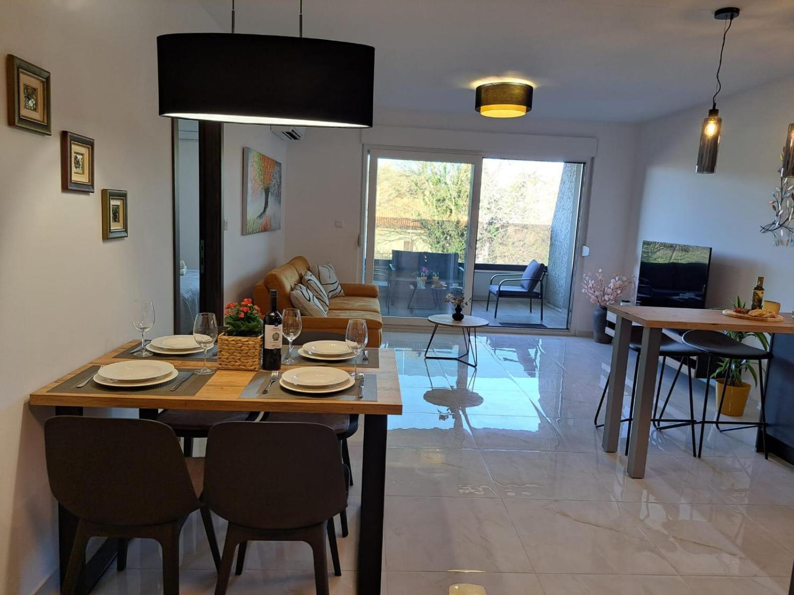 Apartment Modern 2-bedroom Near The Pula